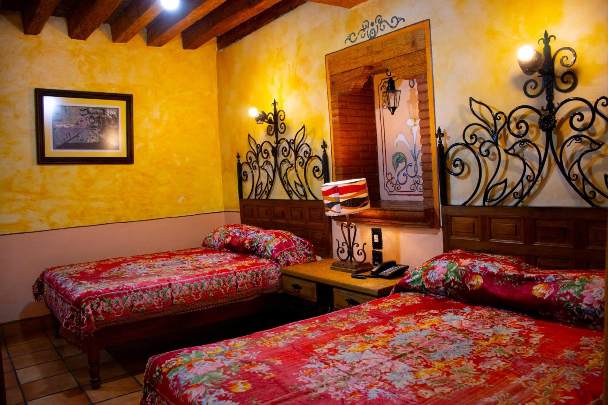 Hotel Los Escudos Pátzcuaro Exterior foto