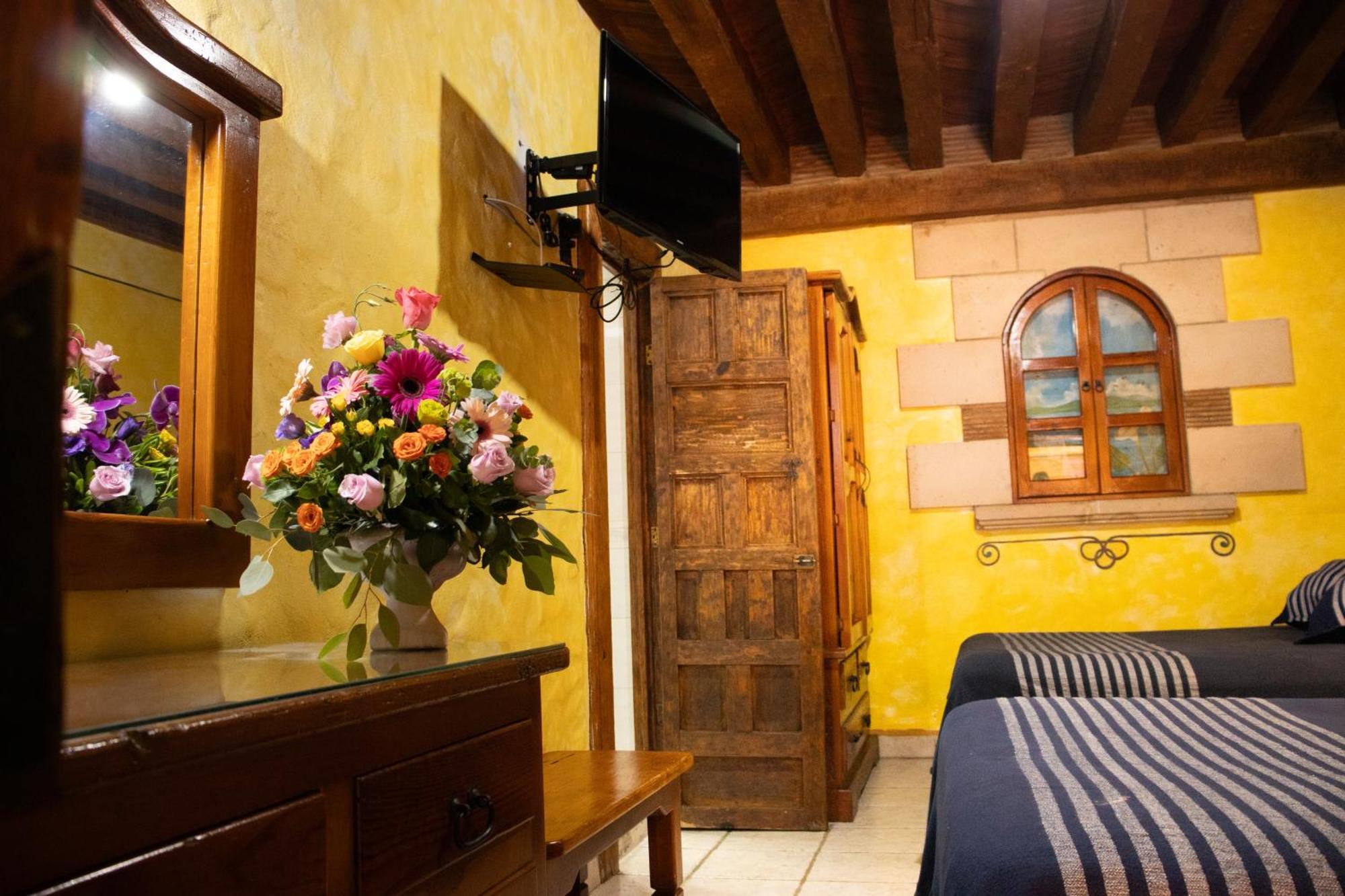 Hotel Los Escudos Pátzcuaro Exterior foto