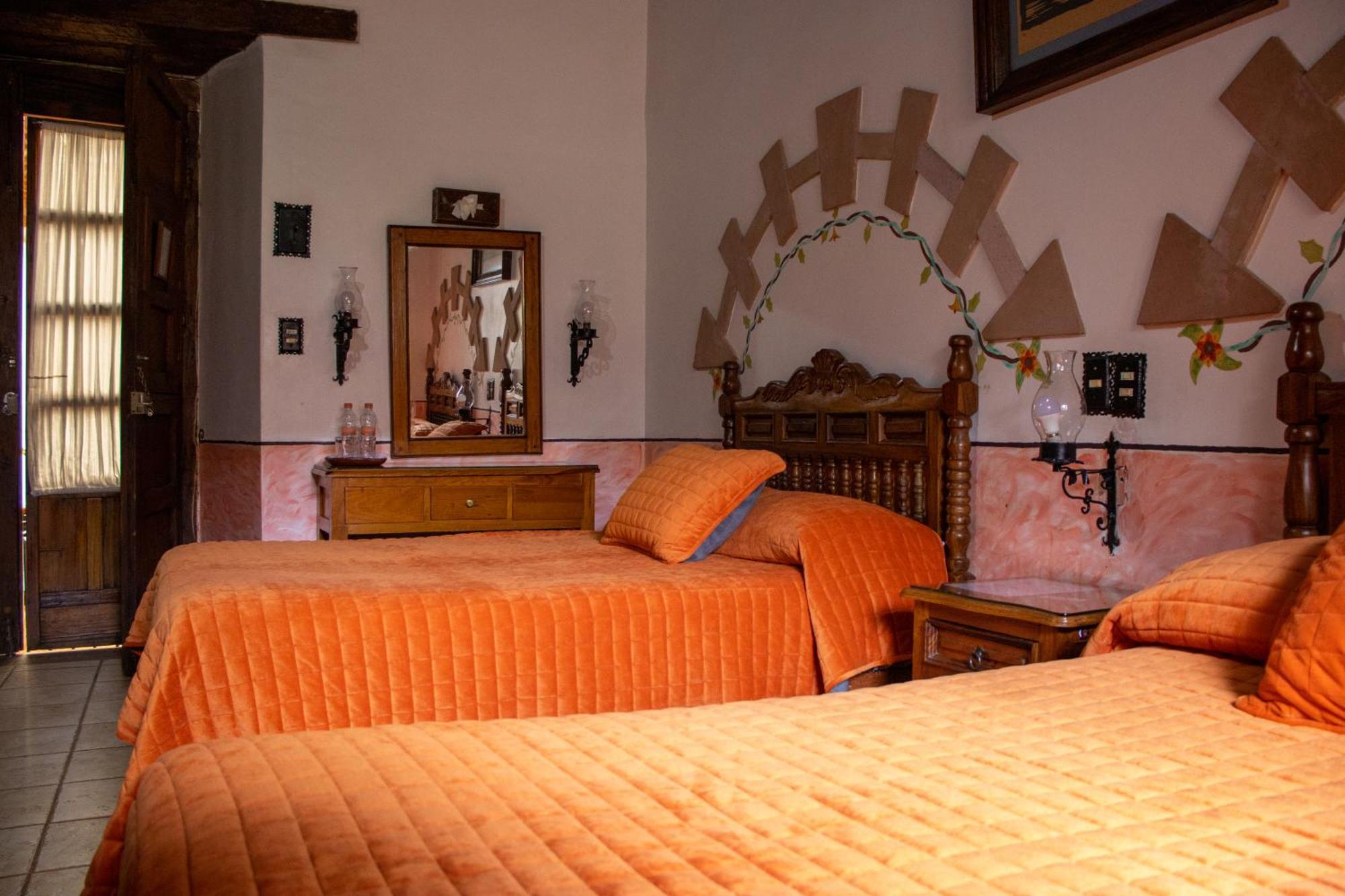 Hotel Los Escudos Pátzcuaro Exterior foto